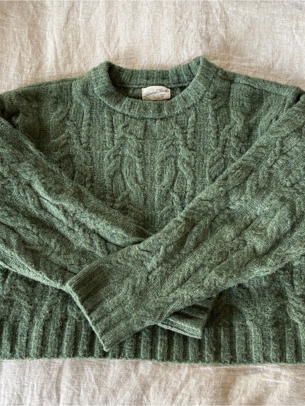 Universal Thread Women’s Green Cable-Knit Crewneck Sweater